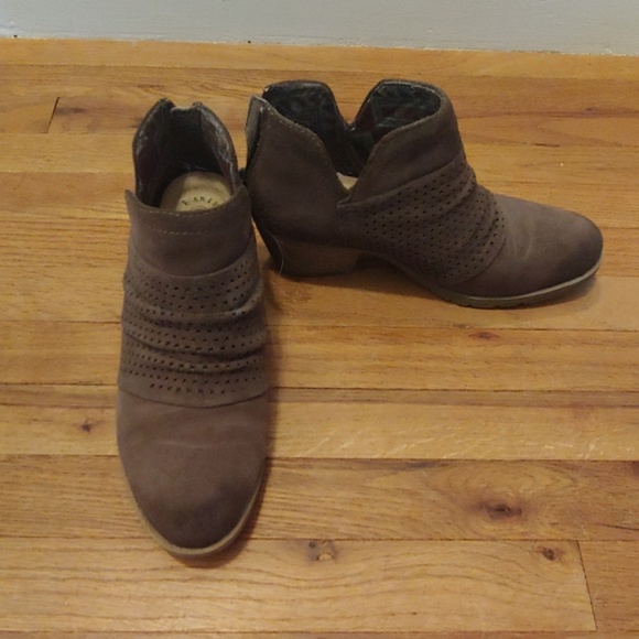 earth amanda booties